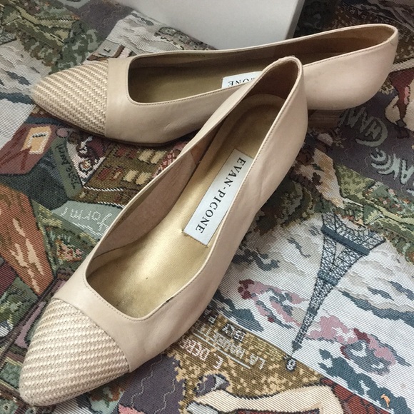 Evan Picone Cream White Kitten Heel Leather & Wood - Picture 2 of 5